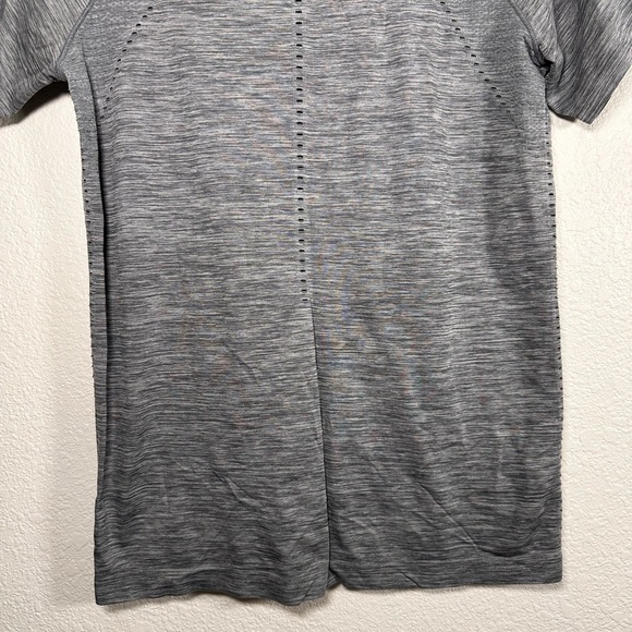 Athleta FOOTHILL SEAMLESS TEE Grey Relaxed Fit Women’s Medium - Picture 5 of 6